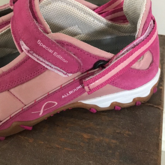 Women’s Mephisto Cancer Awareness Shoes - Picture 2 of 7
